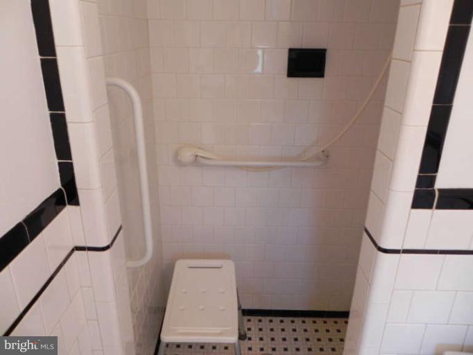 8610 McDaniel Road Baltimore, MD 21237 - Photo 11 of 29 Master Shower