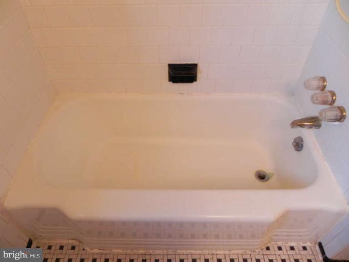 8610 McDaniel Road Baltimore, MD 21237 - Photo 16 of 29 Bath