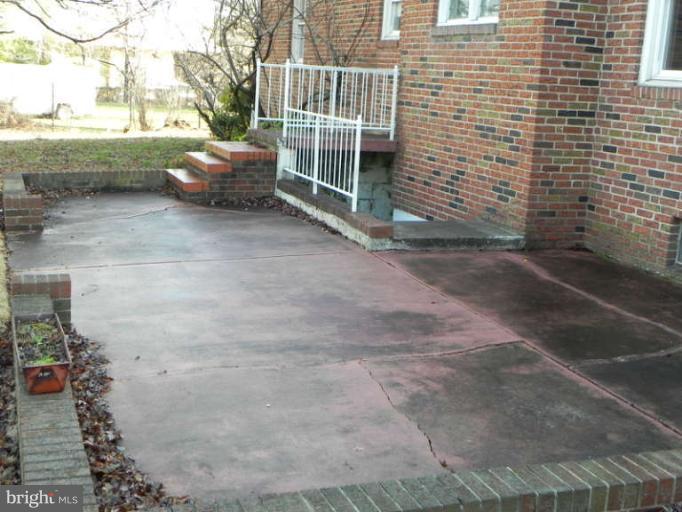 8610 McDaniel Road Baltimore, MD 21237 - Photo 27 of 29 Patio