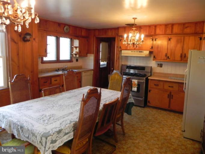 8610 McDaniel Road Baltimore, MD 21237 - Photo 4 of 29 Kitchen