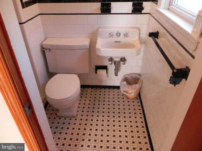 8610 McDaniel Road Baltimore, MD 21237 - Photo 10 of 29 Bath (Master)