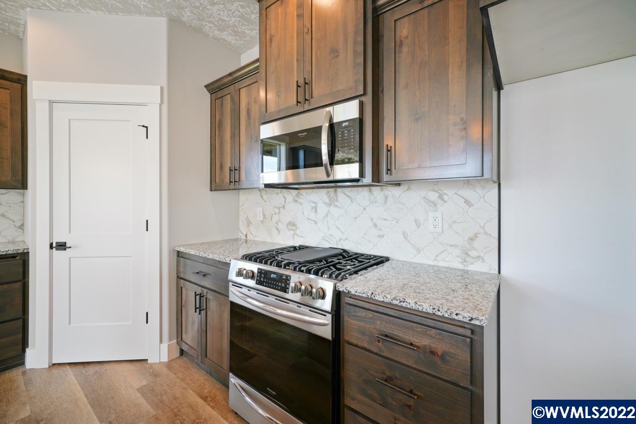 1621 Southwest Ellis Street Dallas, OR 97338 - Photo 22 of 34 Gallery Image 22