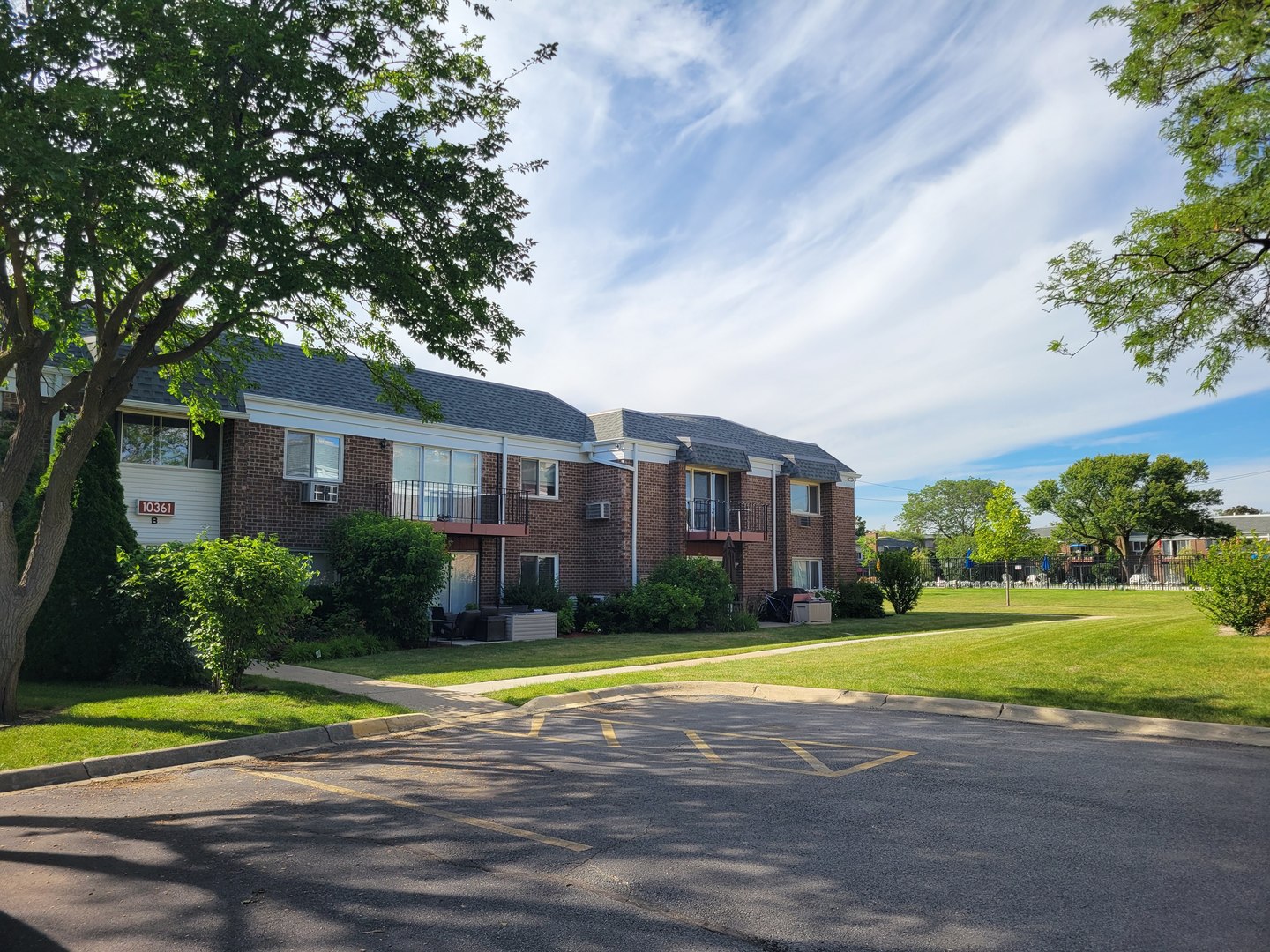 10361 Dearlove Road, Unit 1J Glenview, IL 60025 - Photo 1 of 10 Gallery Image 1