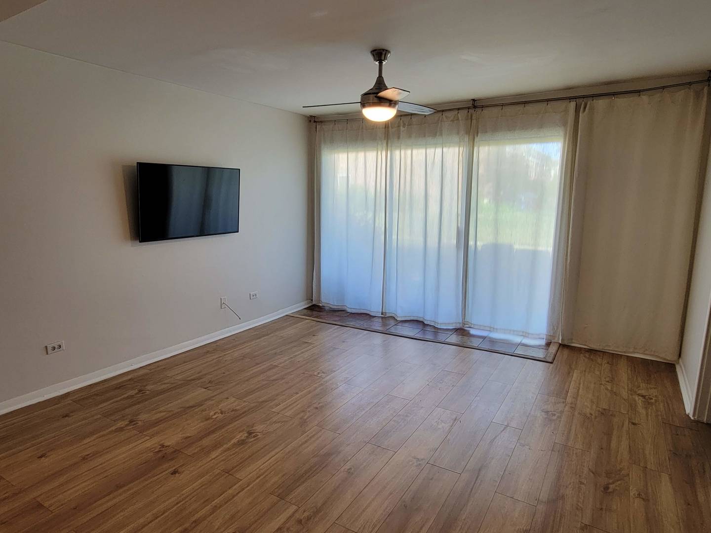 10361 Dearlove Road, Unit 1J Glenview, IL 60025 - Photo 2 of 10 Gallery Image 2