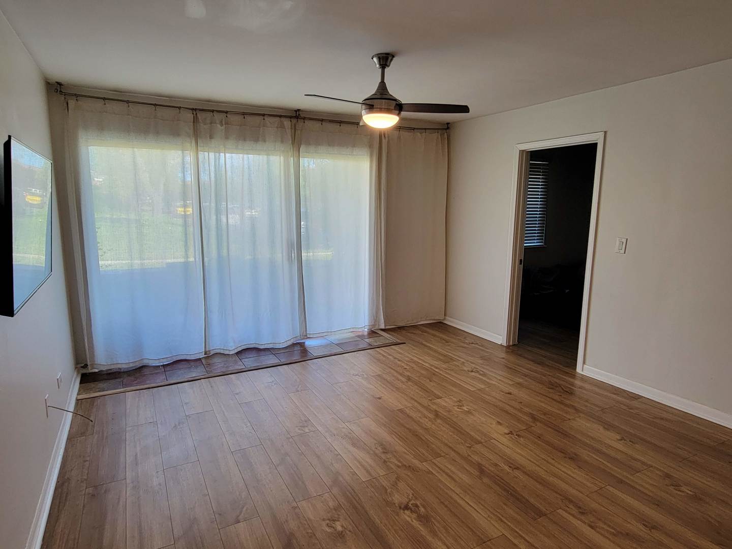 10361 Dearlove Road, Unit 1J Glenview, IL 60025 - Photo 3 of 10 Gallery Image 3