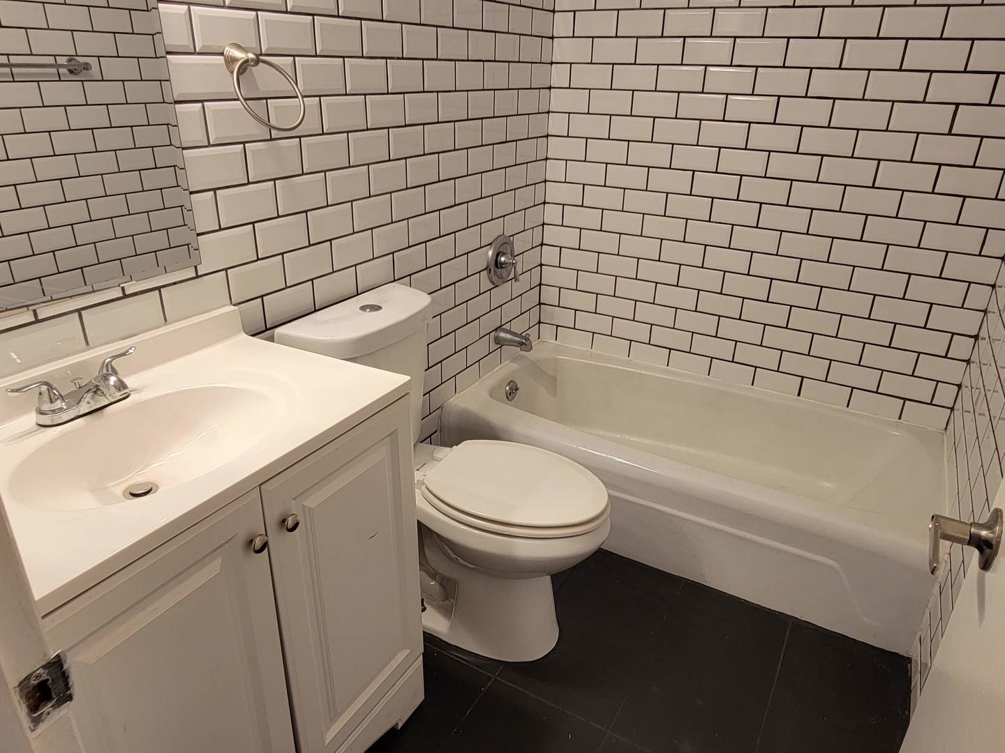 10361 Dearlove Road, Unit 1J Glenview, IL 60025 - Photo 5 of 10 Gallery Image 5