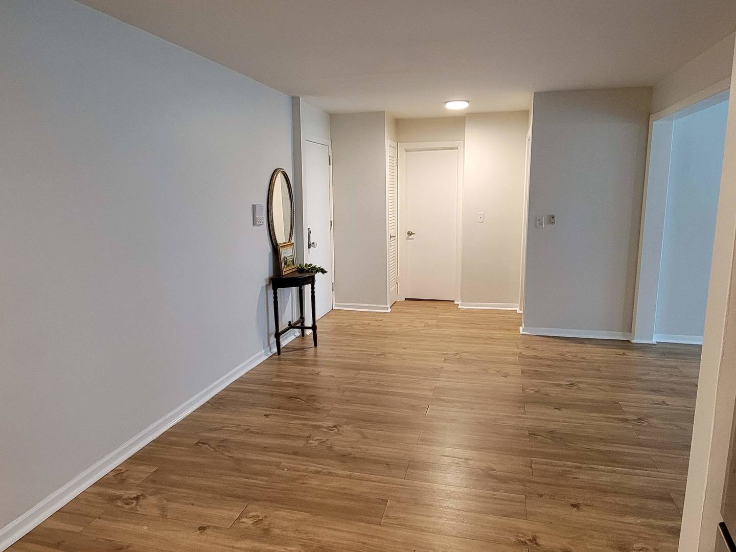 10361 Dearlove Road, Unit 1J Glenview, IL 60025 - Photo 6 of 10 Gallery Image 6