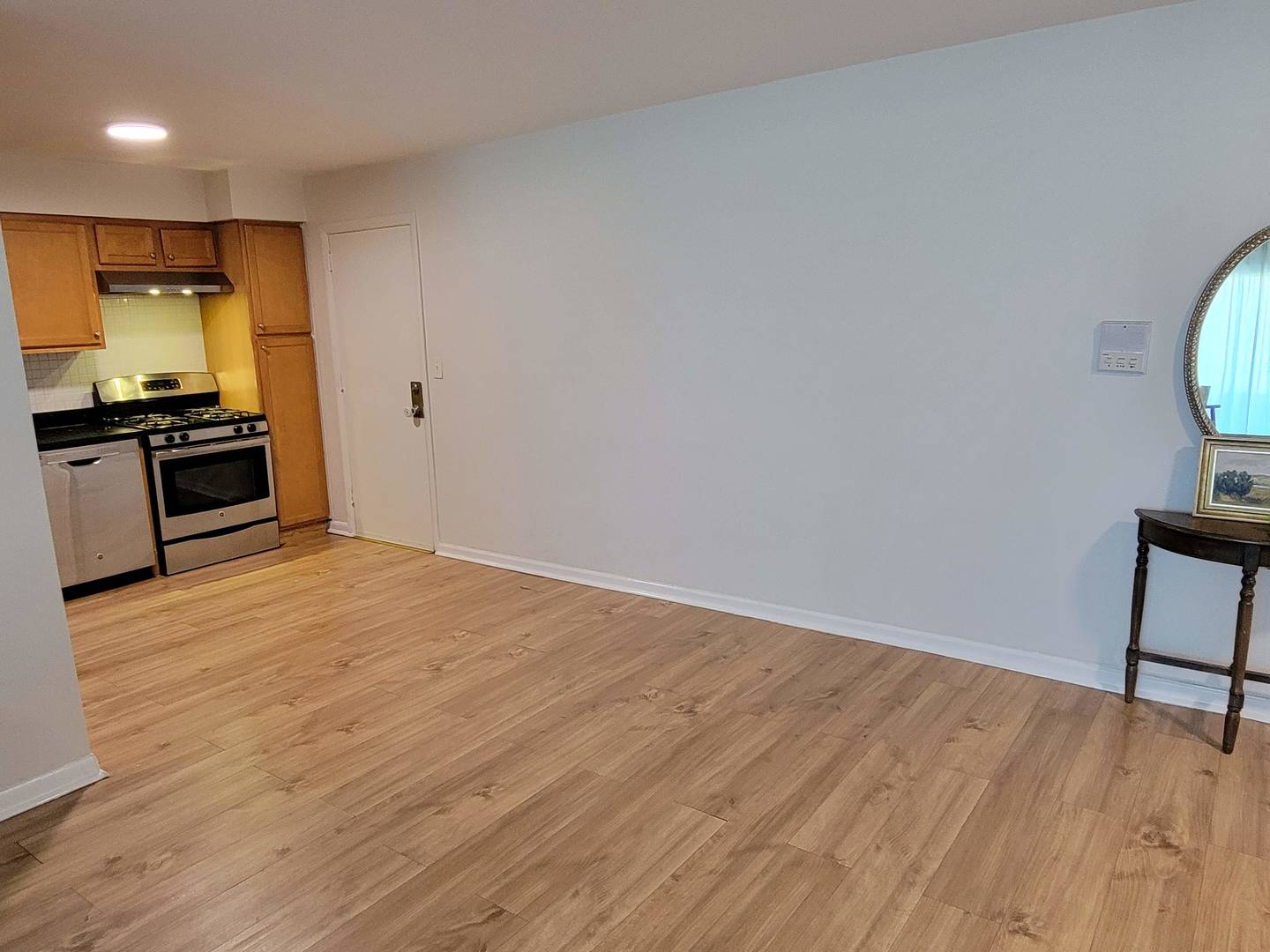 10361 Dearlove Road, Unit 1J Glenview, IL 60025 - Photo 7 of 10 Gallery Image 7