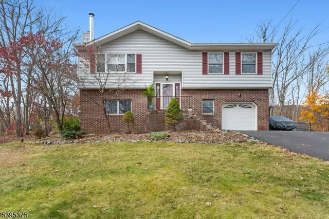 $549,900 | 7 Dover-Milton Road, Oak Ridge, NJ 07438