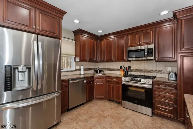 $549,900 | 7 Dover-Milton Road, Oak Ridge, NJ 07438