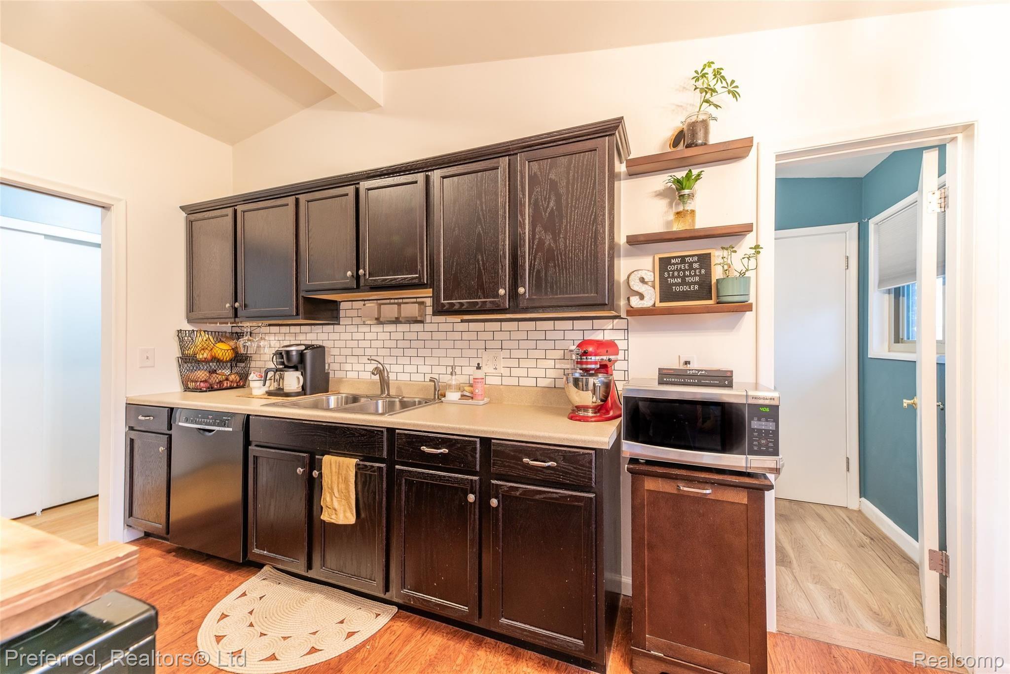 17253 Rougeway Street Livonia, MI 48152 - Photo 7 of 24 Rougeway-7.jpg