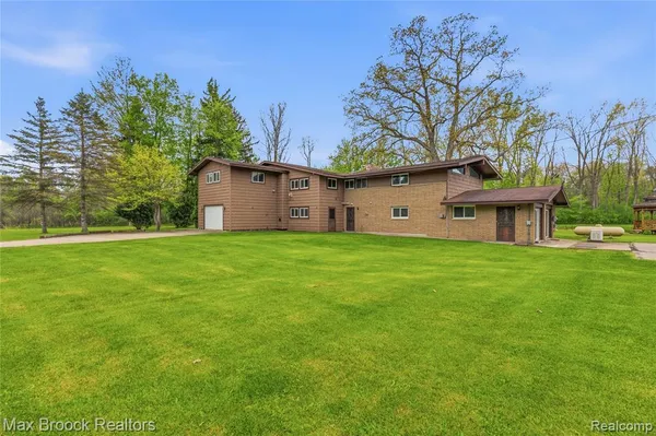 $599,000 | 1392 Maple Grove Road, Lapeer, MI 48446