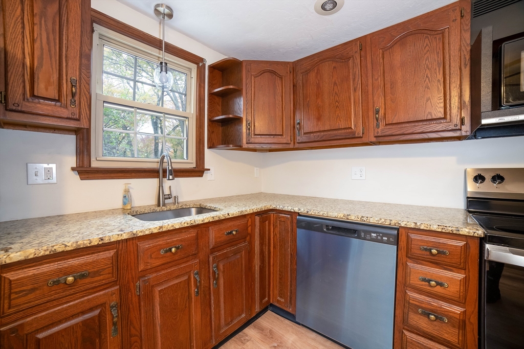 6 Boston Drive Shrewsbury, MA 01545 - Photo 10 of 29