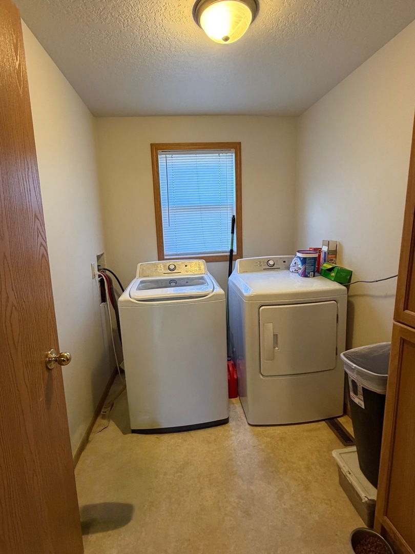608 4th Avenue Sterling, IL 61081 - Photo 7 of 15 a utility room with dryer and washer