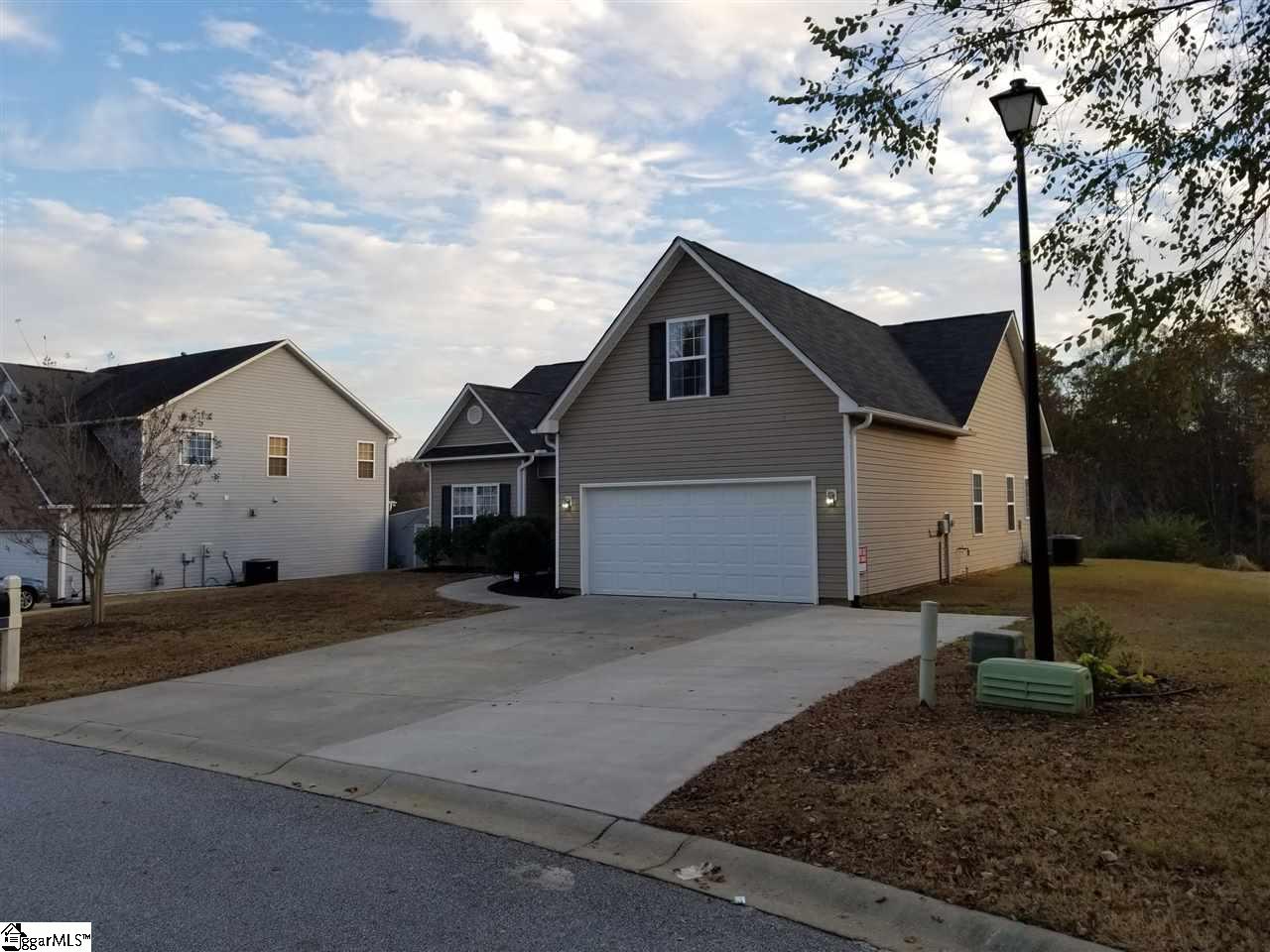 219 Fledgling Way Easley, SC 29642 - Photo 2 of 28 Gallery Image 2