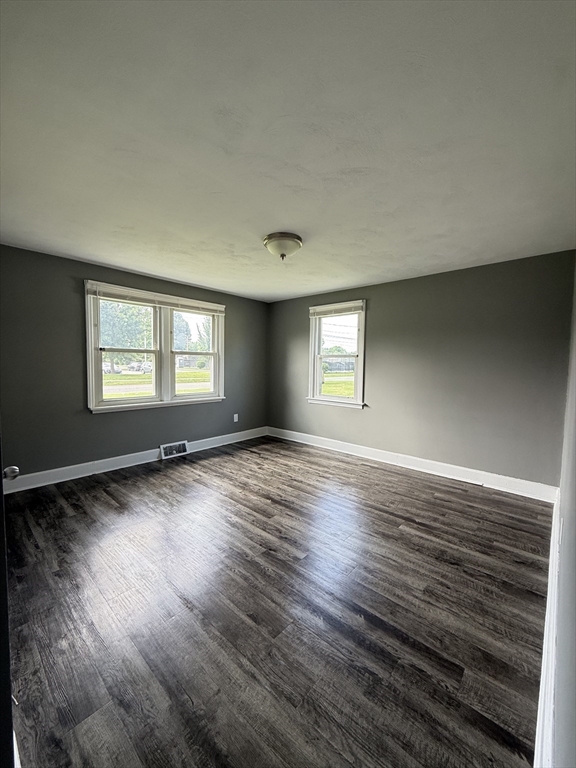 8 Greylock Street Westfield, MA 01085 - Photo 3 of 10