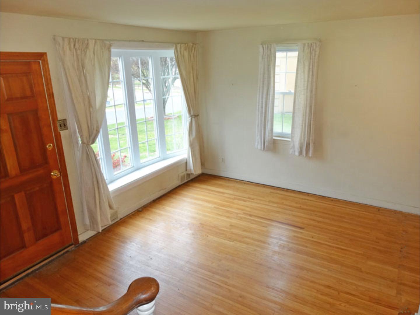 853 East Cathedral Road Philadelphia, PA 19128 - Photo 3 of 19 Living Room