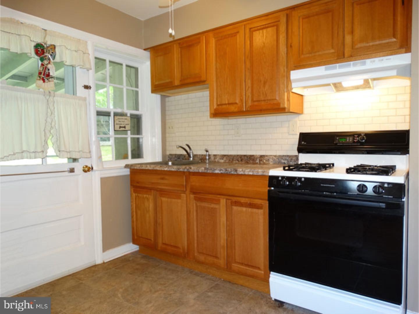 853 East Cathedral Road Philadelphia, PA 19128 - Photo 7 of 19 Kitchen