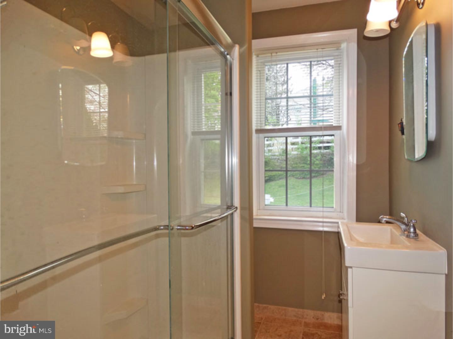 853 East Cathedral Road Philadelphia, PA 19128 - Photo 8 of 19 Bathroom