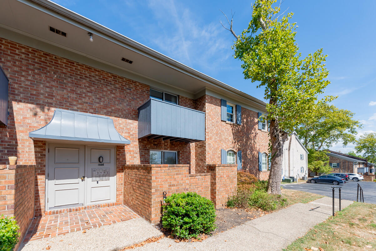 1036 Armstrong Mill Road, Unit D Lexington, KY 40517 - Photo 2 of 30 1036Brooker-30