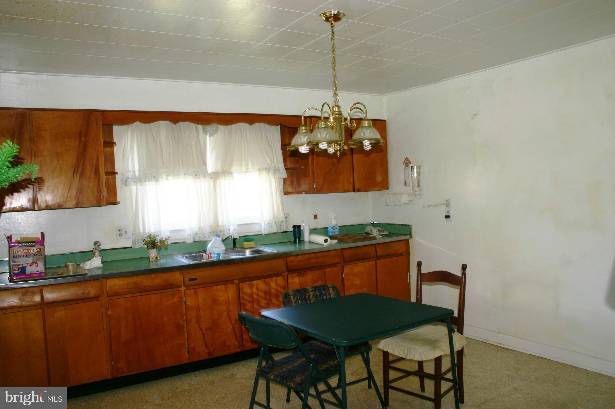 300 West 6th Avenue Ranson, WV 25438 - Photo 5 of 11 a dining room with a table and chairs