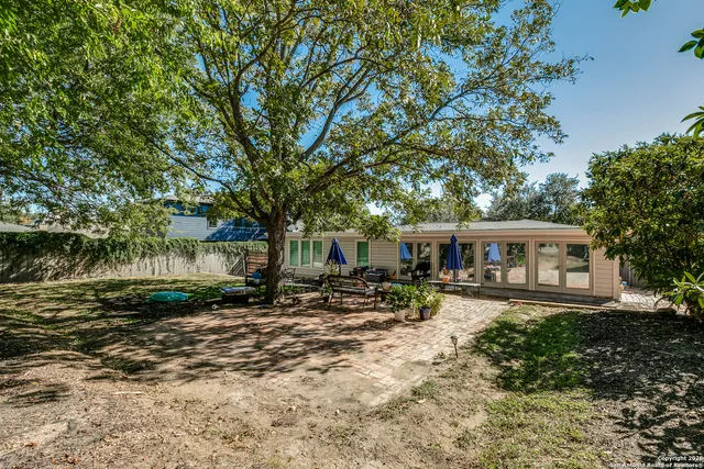 $900,000 | 825 Garraty Road, Terrell Hills, TX 78209