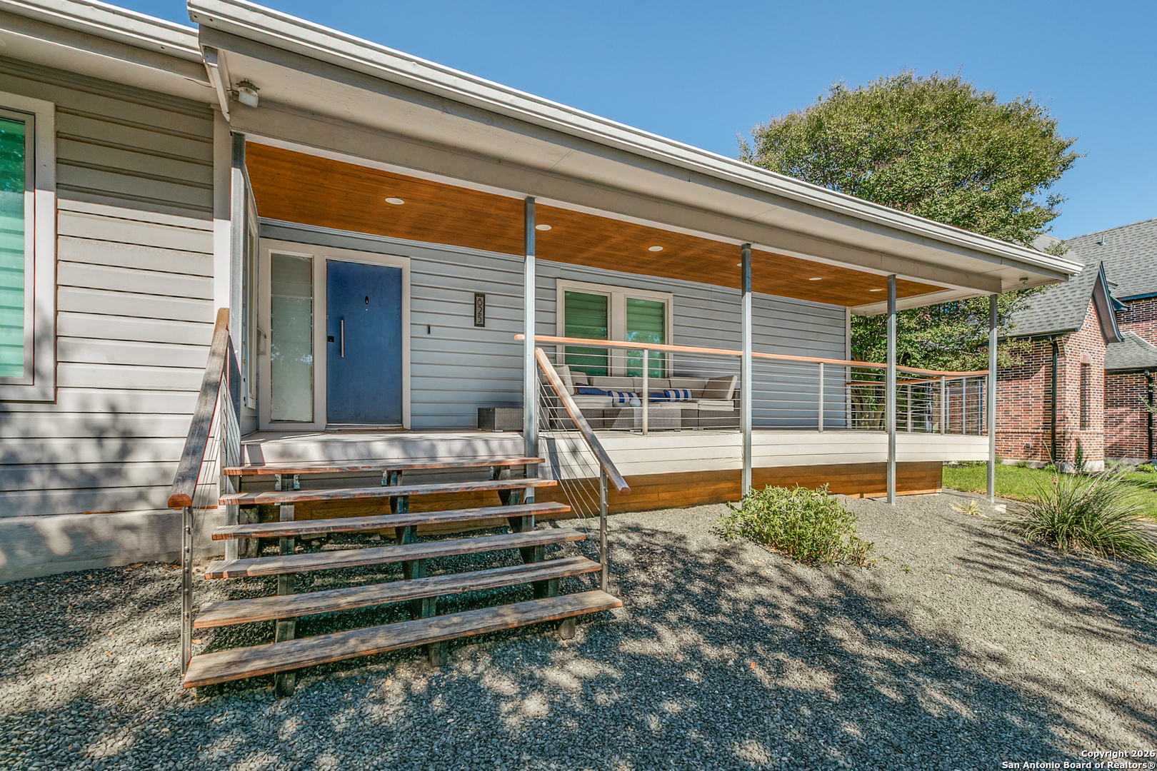 825 Garraty Road Terrell Hills, TX 78209 - Photo 4 of 25 a view of a house with a large window