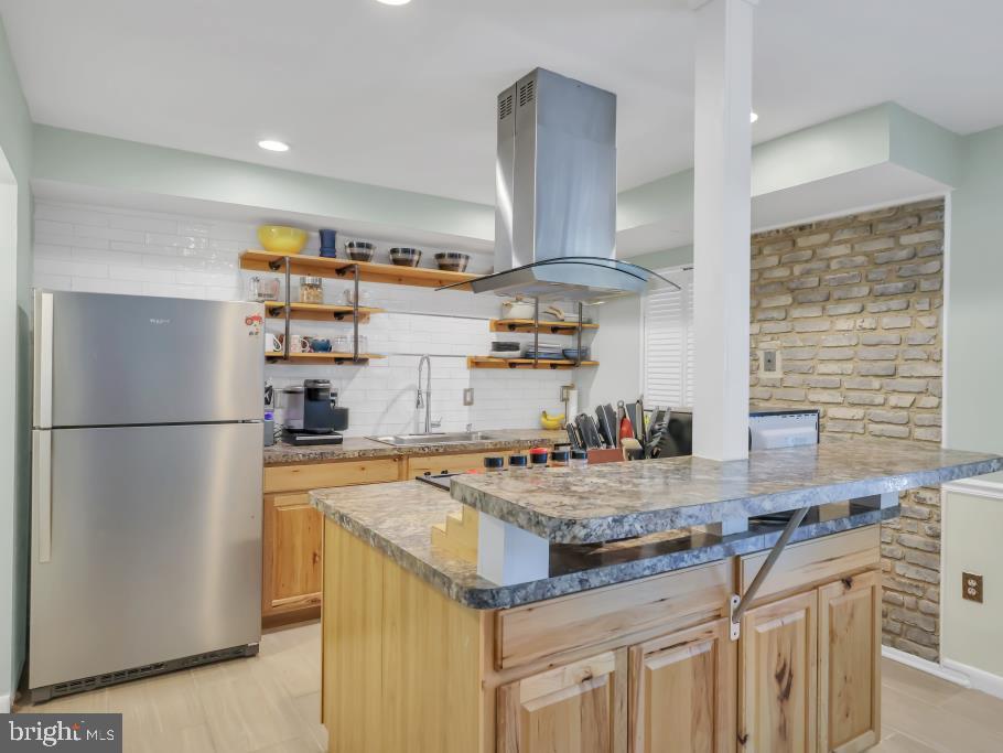 1755 Carry Place Crofton, MD 21114 - Photo 17 of 38 Kitchen with island