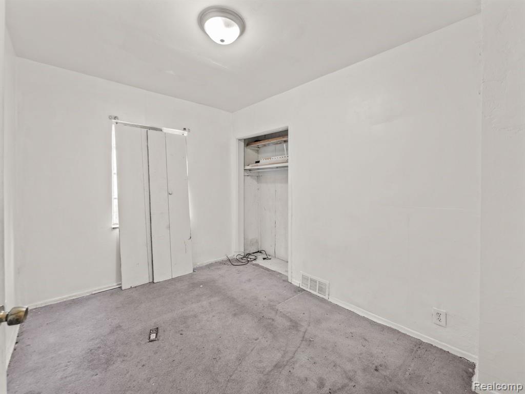 15439 Burt Road Detroit, MI 48223 - Photo 9 of 27