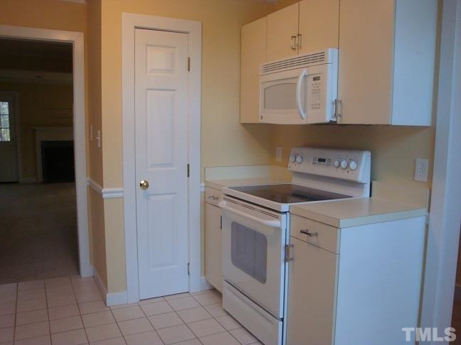1425 Quarter Point Raleigh, NC 27615 - Photo 3 of 15 a utility room with dryer and washer