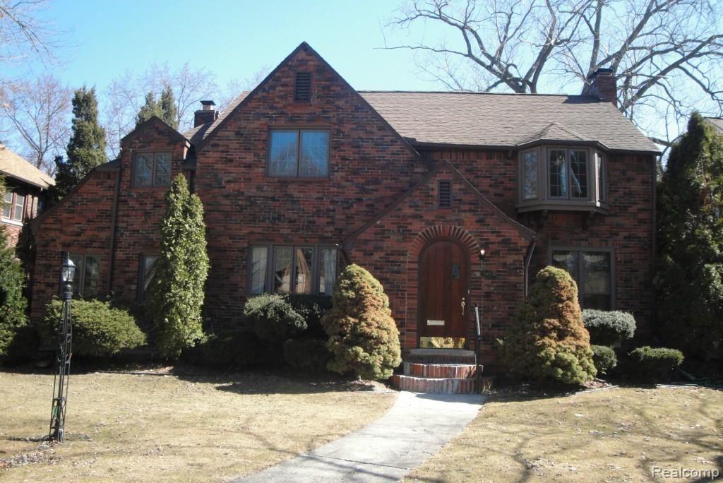 560 Barrington Road Grosse Pointe, MI 48230 - Photo 2 of 26 Barrington 560 003.jpg