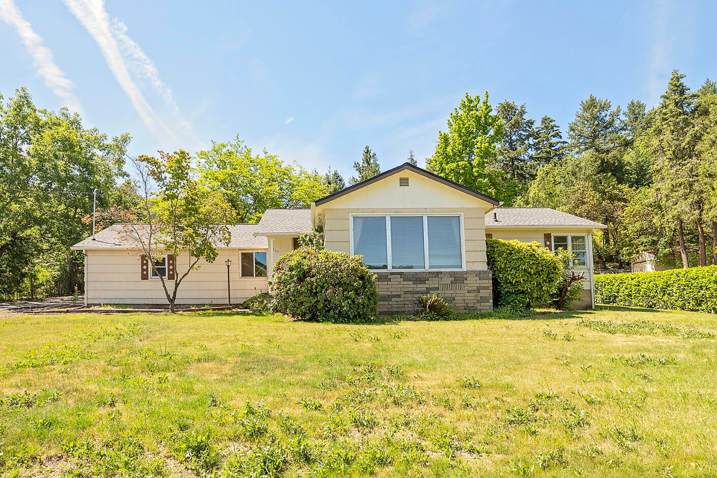 6565 Pioneer Road Medford, OR 97501 - Photo 2 of 25 Pioneer _020