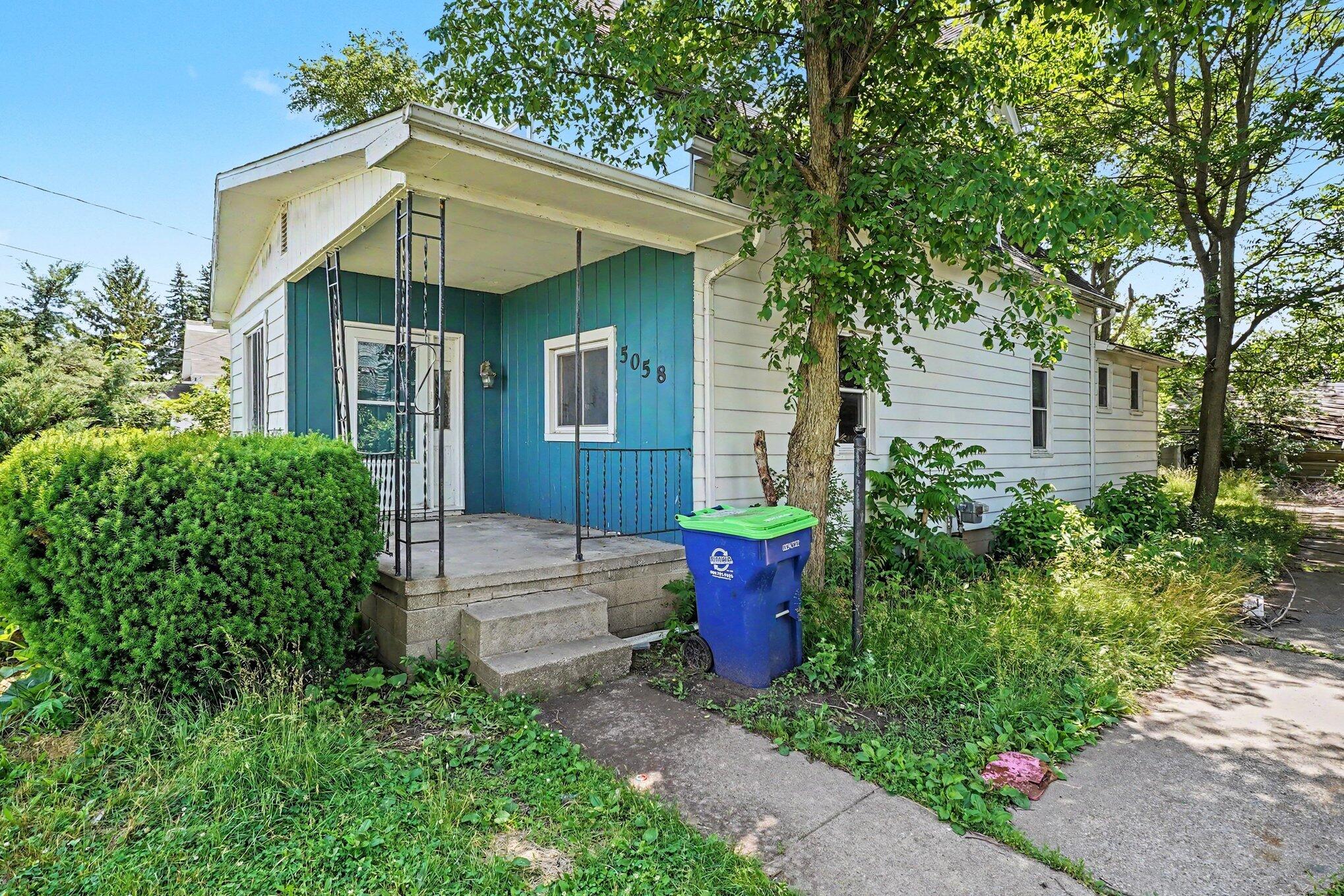 5058 Hess Road Saginaw, MI 48601 - Photo 3 of 16 003_file_8206