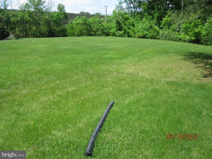 21 Weyfield Court Rosedale, MD 21237 - Photo 12 of 23 Large Back Yard