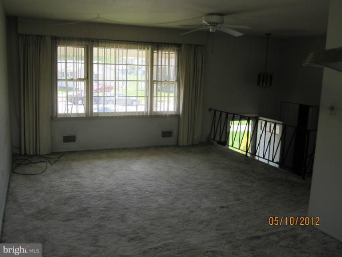 21 Weyfield Court Rosedale, MD 21237 - Photo 10 of 23 Living Room
