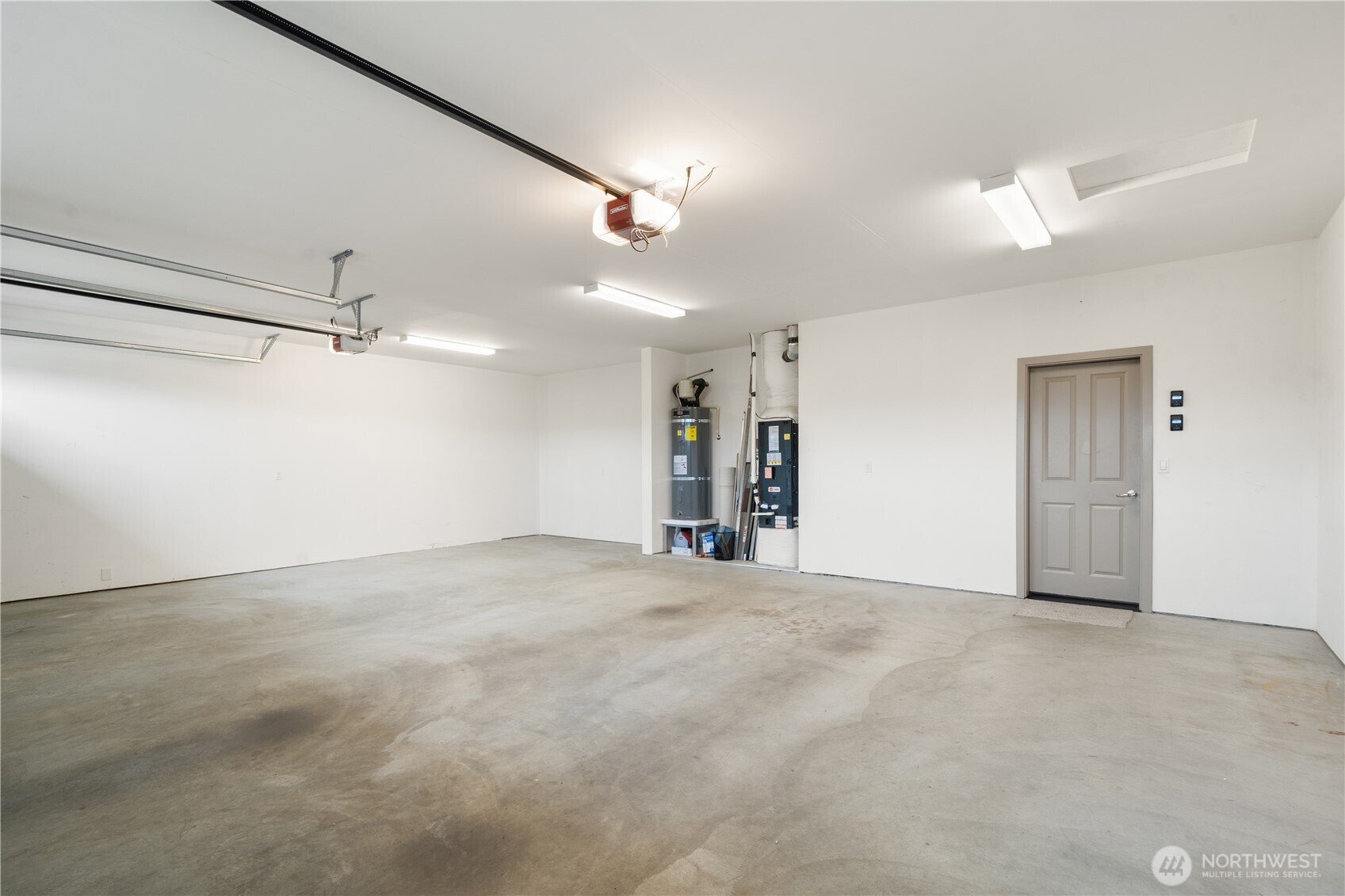 200 Blue Glacier Loop Sequim, WA 98382 - Photo 29 of 39 en empty room with ceiling fan and windows