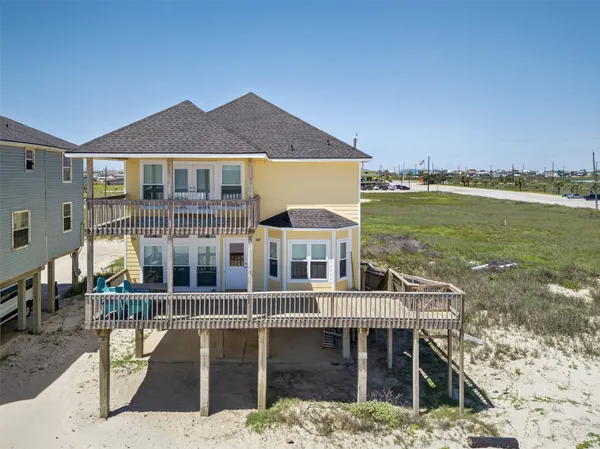 $950,000 | 206 Starfish Street, Surfside Beach, TX 77541
