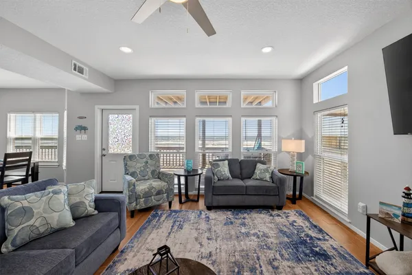 $950,000 | 206 Starfish Street, Surfside Beach, TX 77541