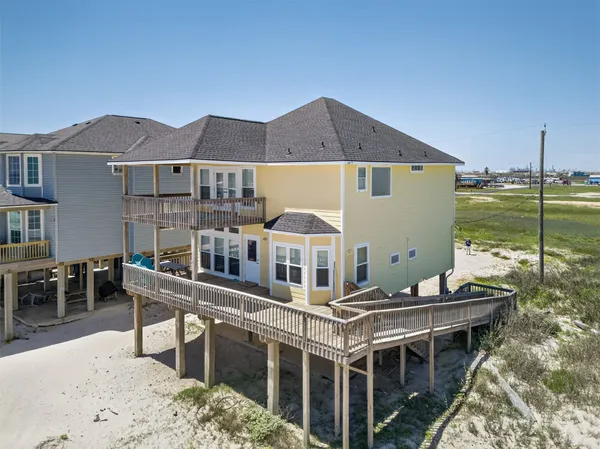 $950,000 | 206 Starfish Street, Surfside Beach, TX 77541