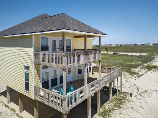 $950,000 | 206 Starfish Street, Surfside Beach, TX 77541