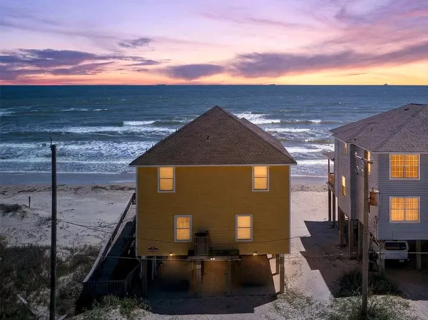 $950,000 | 206 Starfish Street, Surfside Beach, TX 77541