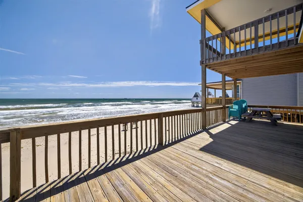 $950,000 | 206 Starfish Street, Surfside Beach, TX 77541