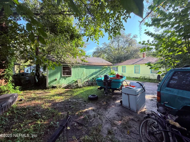 a view of a garden with a tree