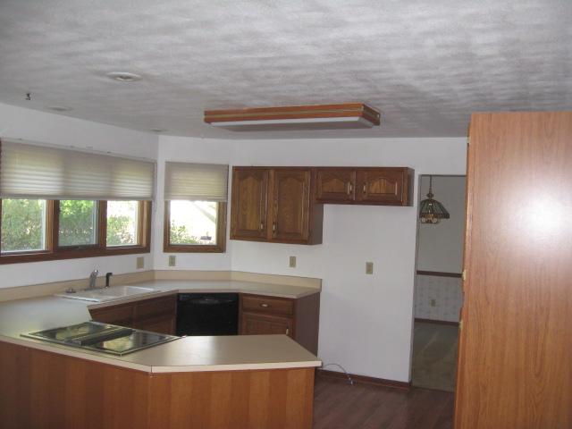 6519 North Camelot Road Peoria, IL 61615 - Photo 3 of 7 Gallery Image 3