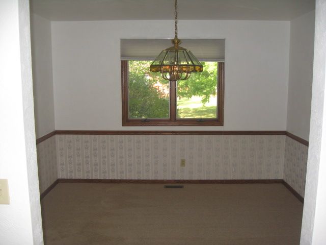 6519 North Camelot Road Peoria, IL 61615 - Photo 5 of 7 Gallery Image 5