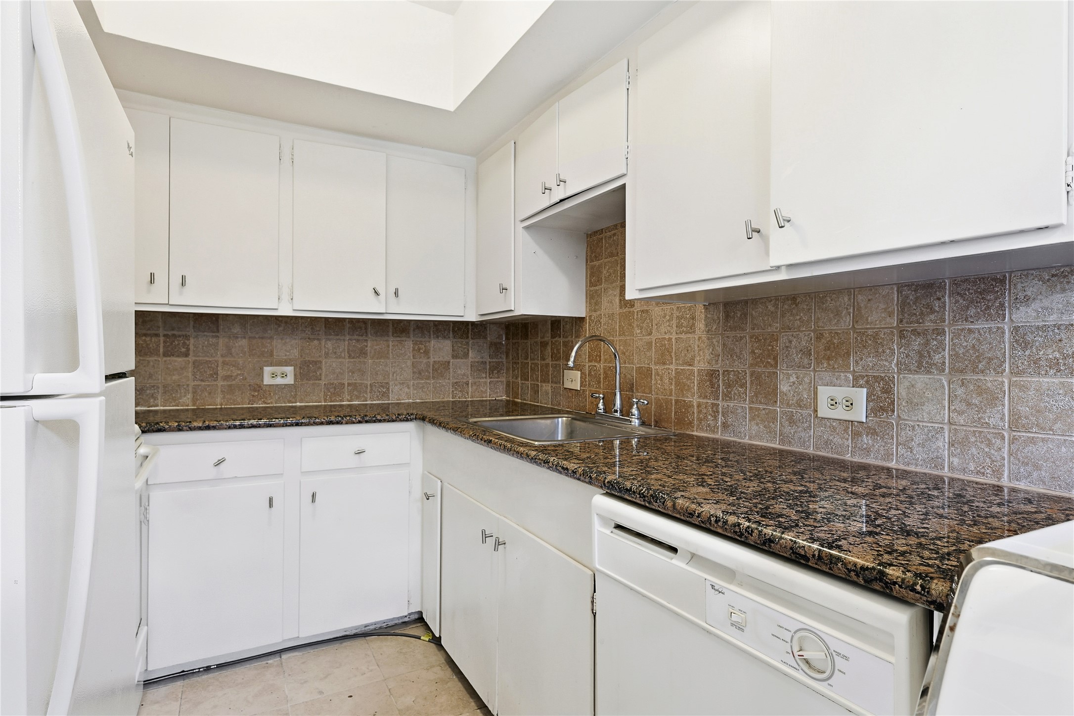 2503 McCue Road, Unit 10 Houston, TX 77056 - Photo 6 of 20 Kitchen with plenty of cabinets