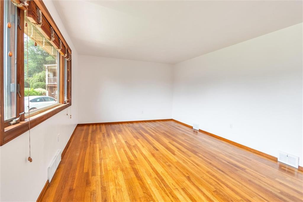403 Olten Road Monroeville, PA 15146 - Photo 4 of 24 Gallery Image 4