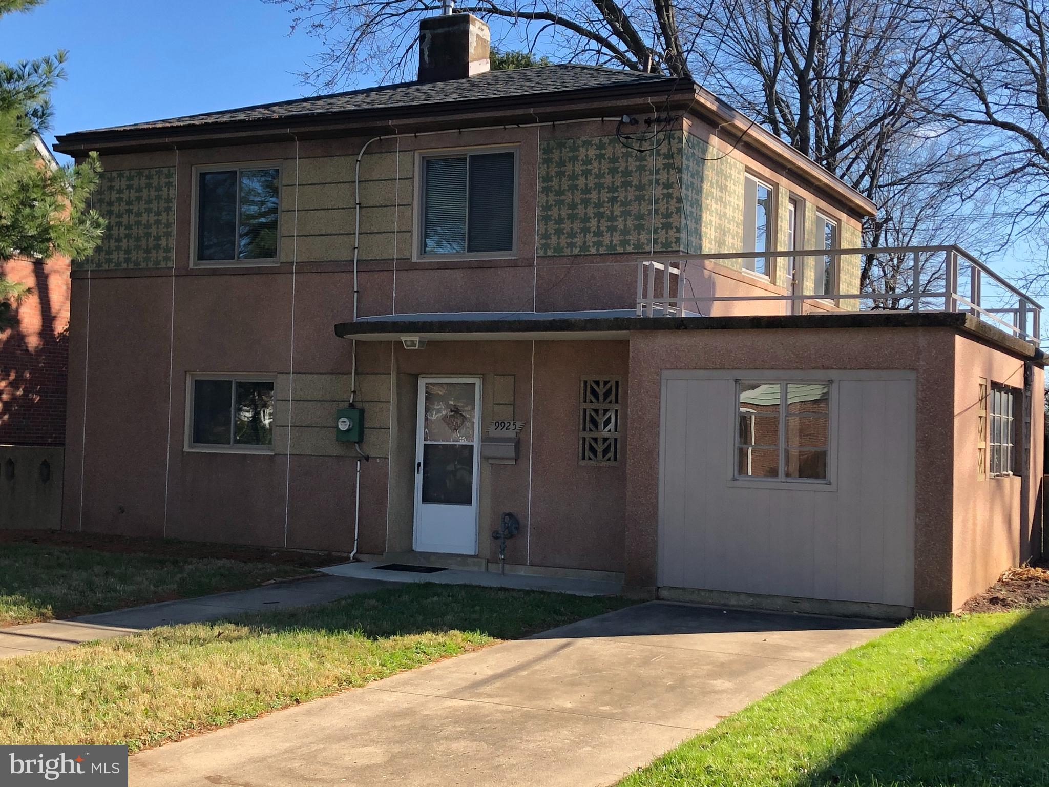 Historic Polychrome 1939 Art Deco House