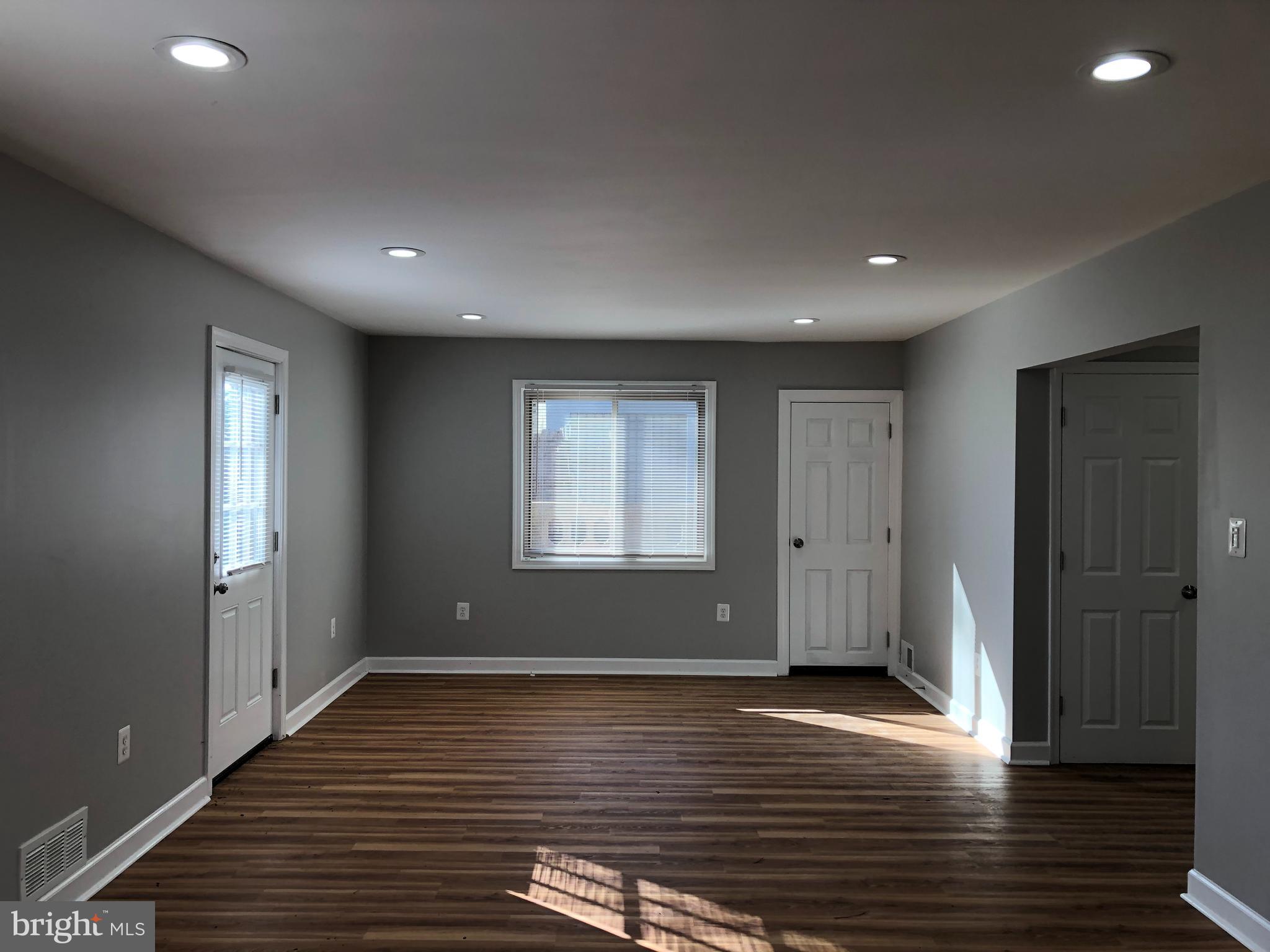 9925 Sutherland Road Silver Spring, MD 20901 - Photo 4 of 13 Living Room