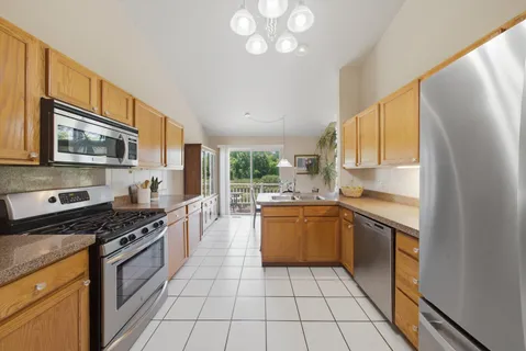 $320,000 | 2804 North Southern Hills Drive, Wadsworth, IL 60083